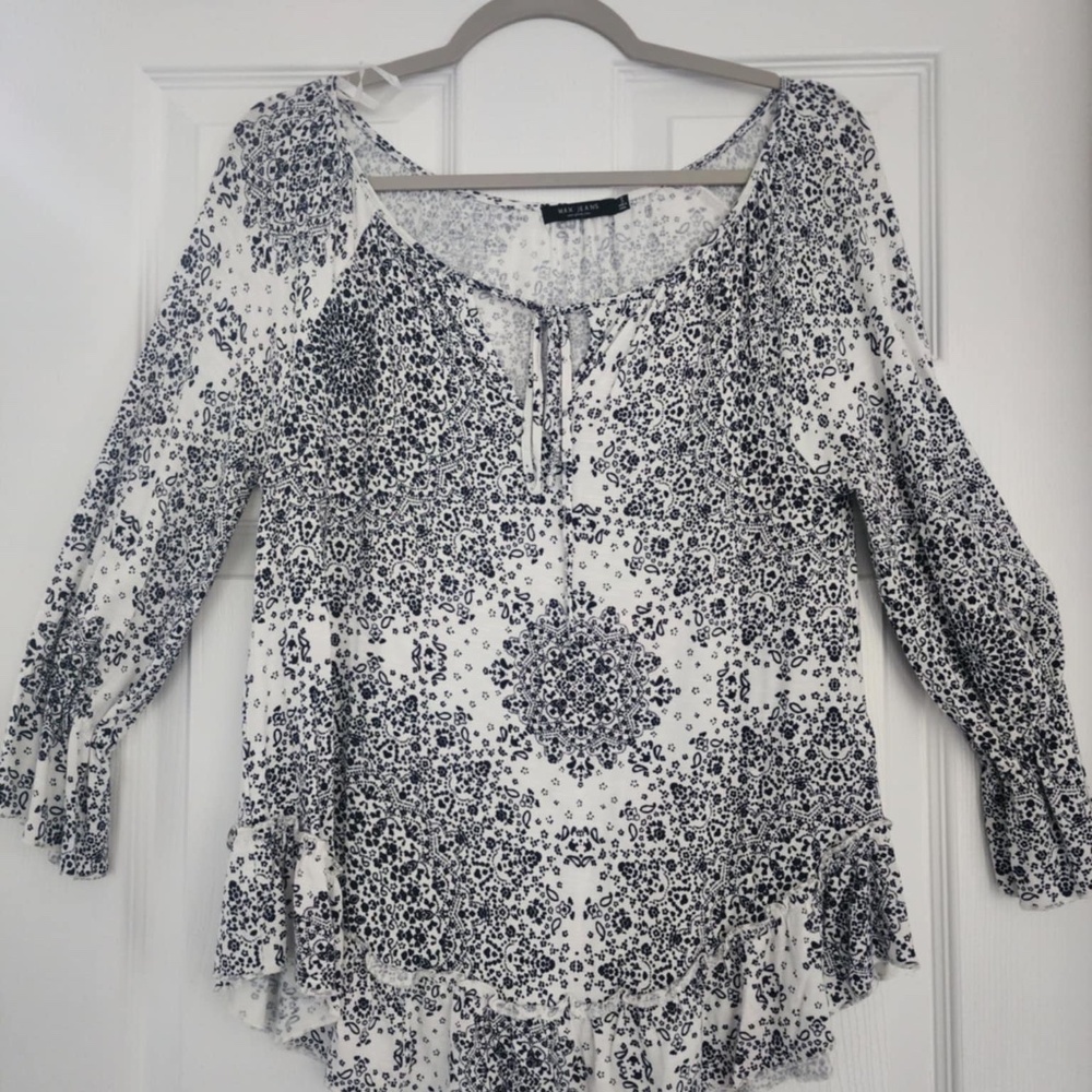 Long sleeve key hole tie front top
